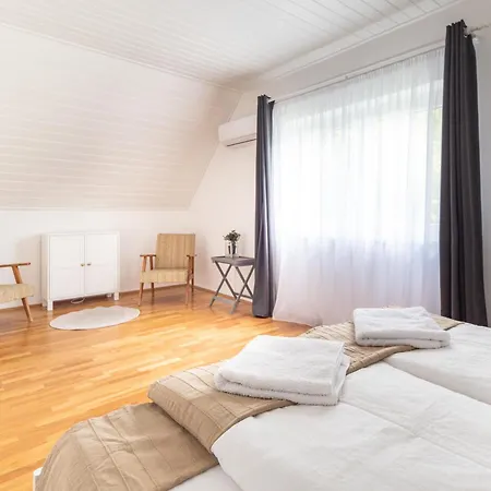 Jázmin Vendégház Casa vacanze *
